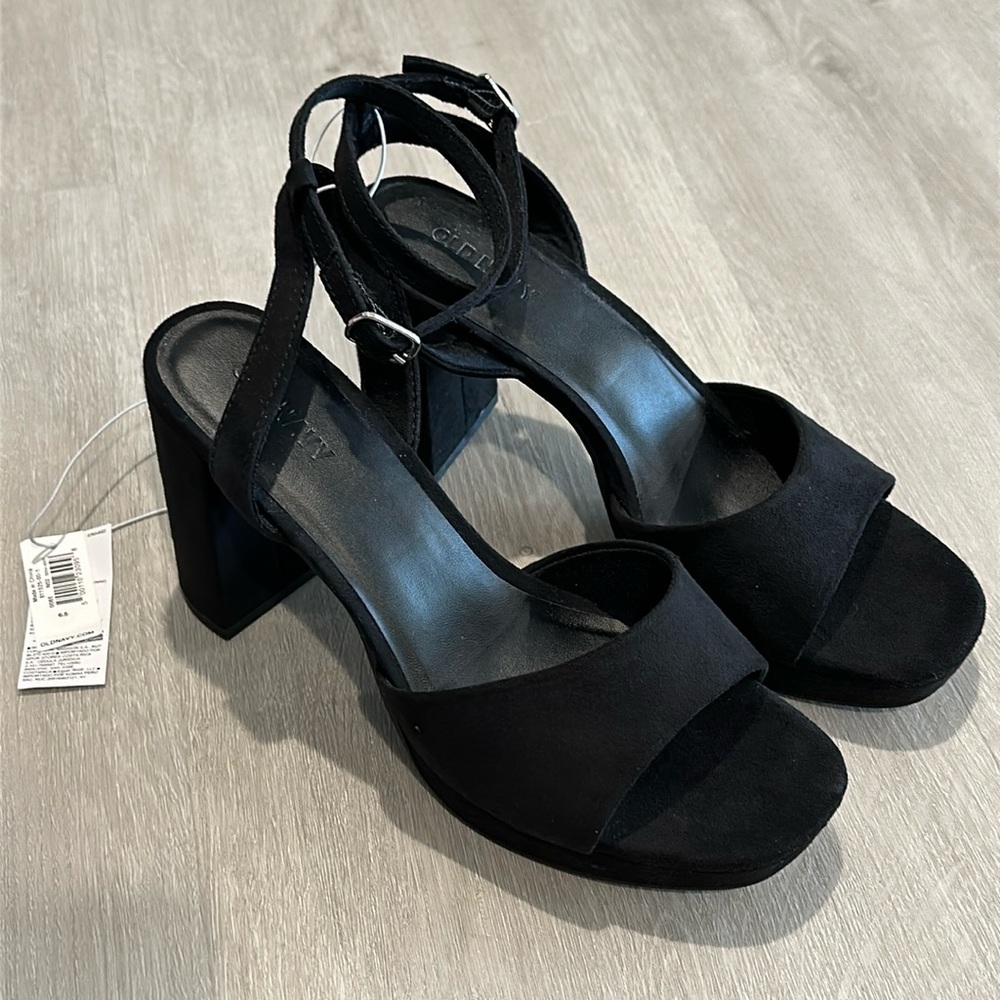 NWT Old Navy Black Platform Heel Size 6.5
